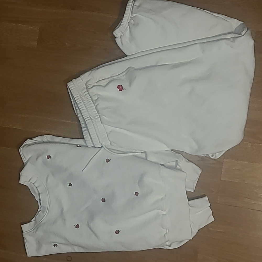 Cream matching set with roses